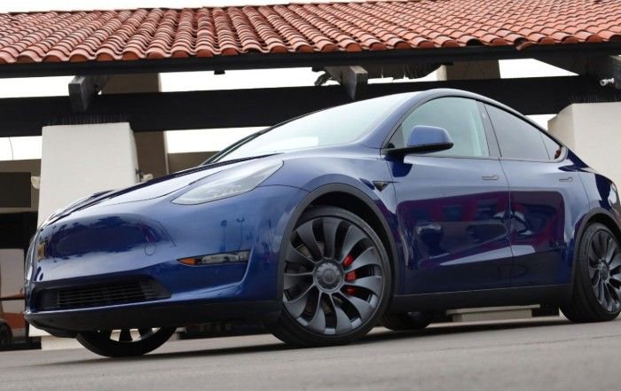 Used 2024 Tesla Model Y Performance image 3