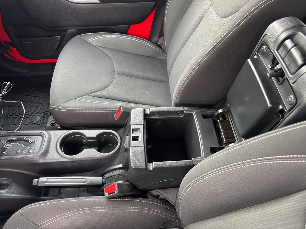 Used 2016 Jeep Wrangler Unlimited Rubicon w/ Connectivity Group image 61