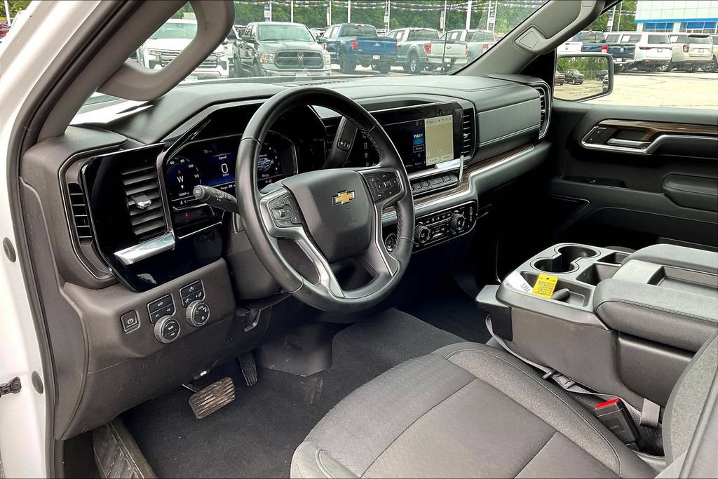 Used 2023 Chevrolet Silverado 1500 LT AWD/4WD image 8