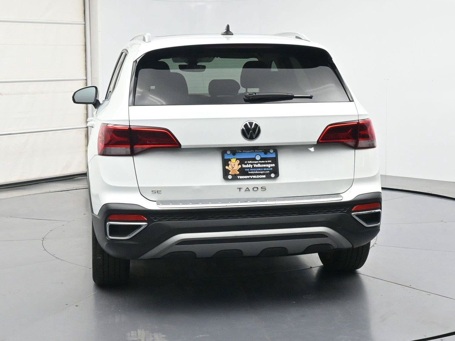 Used 2023 Volkswagen Taos SE w/ Panoramic Sunroof Package FWD image 24