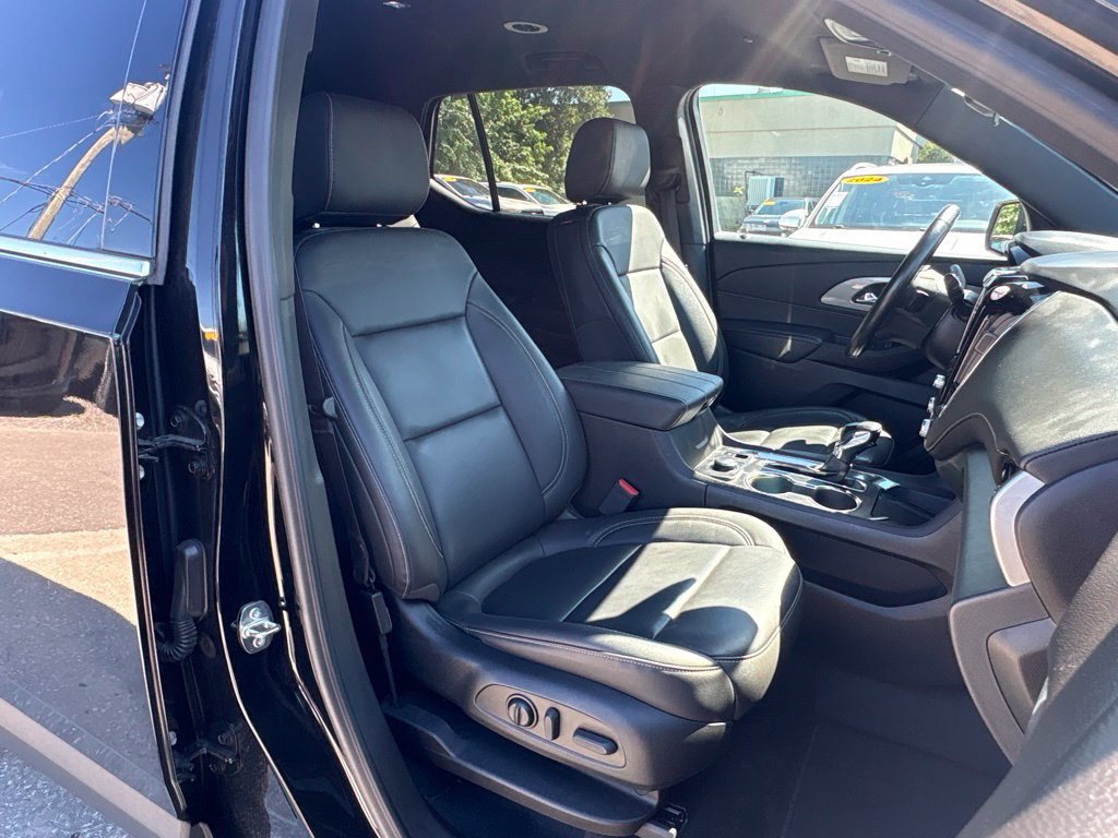 Used 2023 Chevrolet Traverse LT AWD/4WD image 19