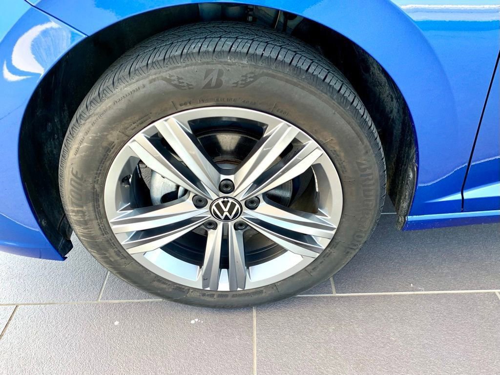 Used 2024 Volkswagen Jetta SE image 9