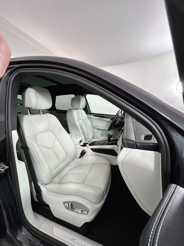 Certified 2023 Porsche Macan S AWD/4WD image 23