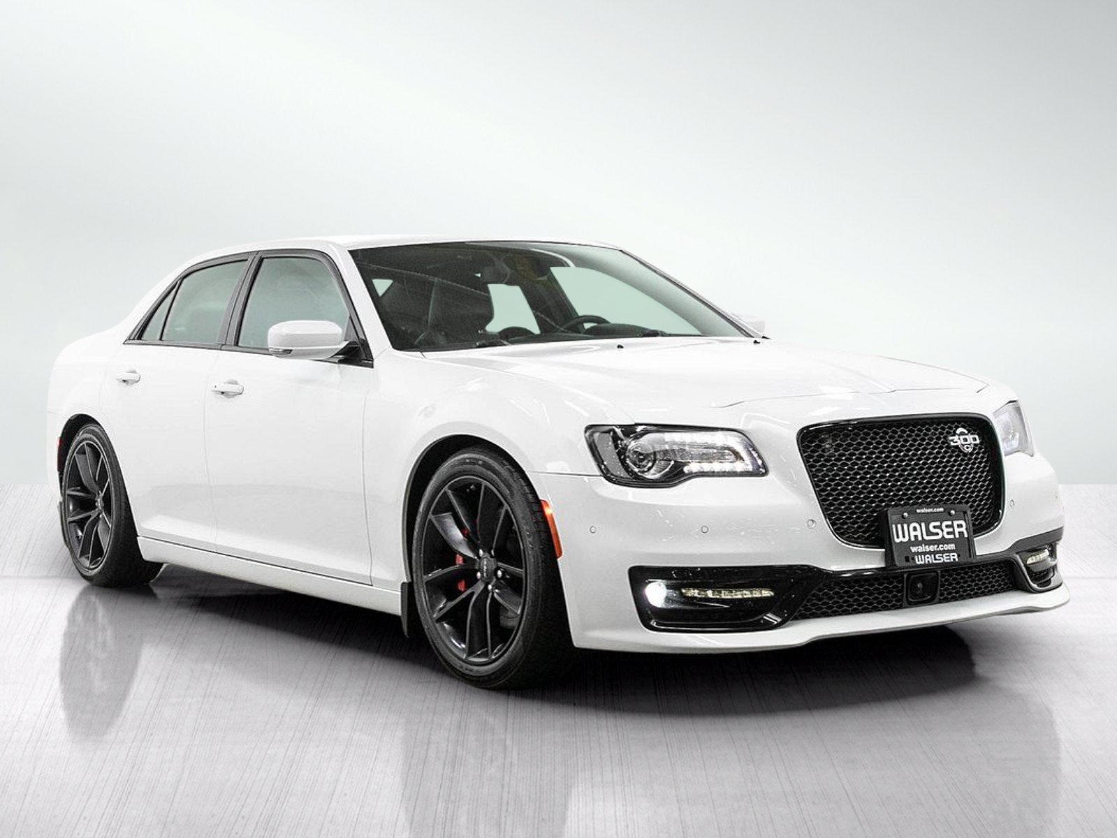Used 2023 Chrysler 300 C RWD image 8