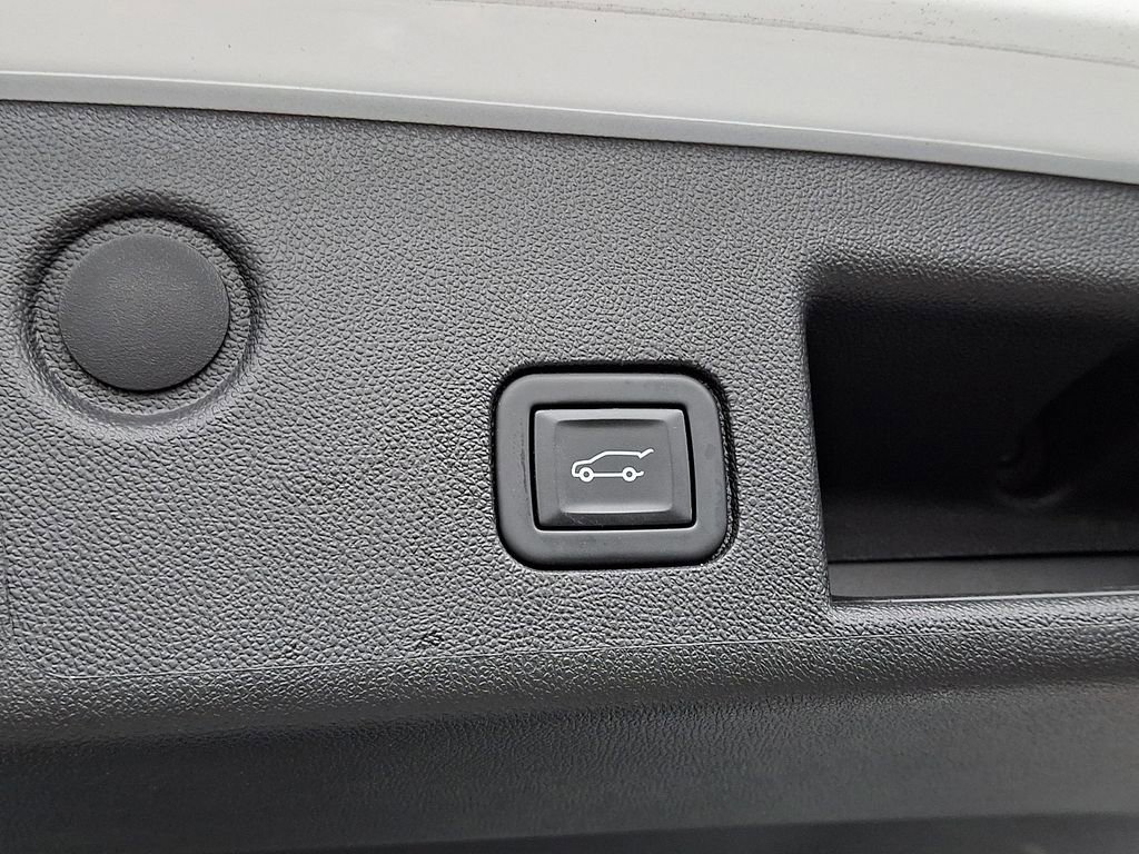 Used 2023 Chevrolet Equinox Premier image 28