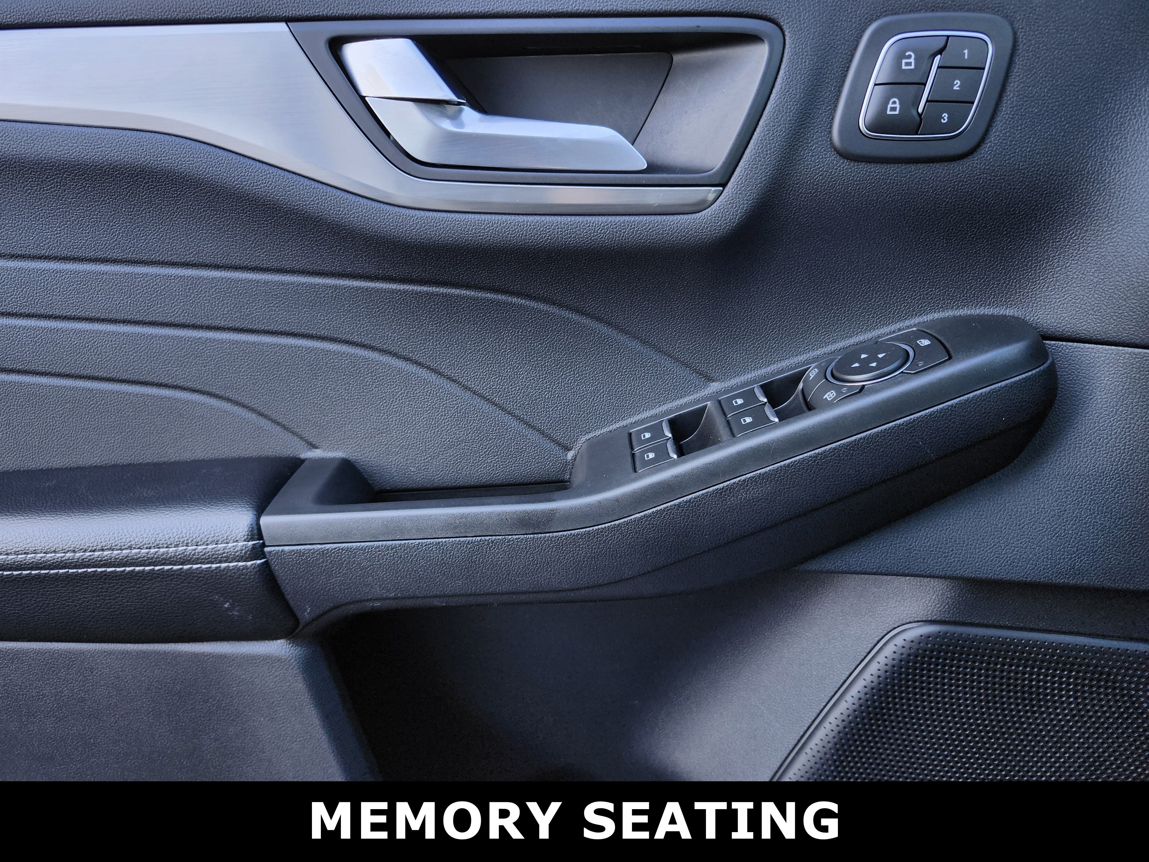 Used 2022 Ford Escape Titanium w/ Class II Trailer Tow Package image 17