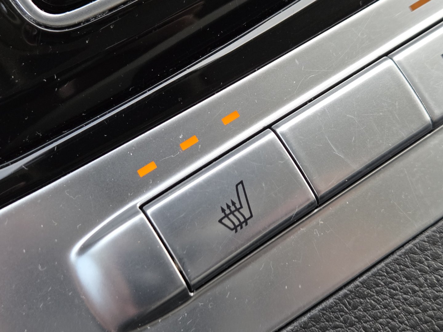 Used 2024 Kia Carnival EX FWD image 9