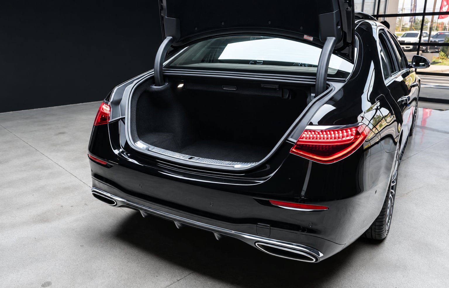 Used 2022 Mercedes-Benz S 500 4MATIC w/ AMG Line Package image 13