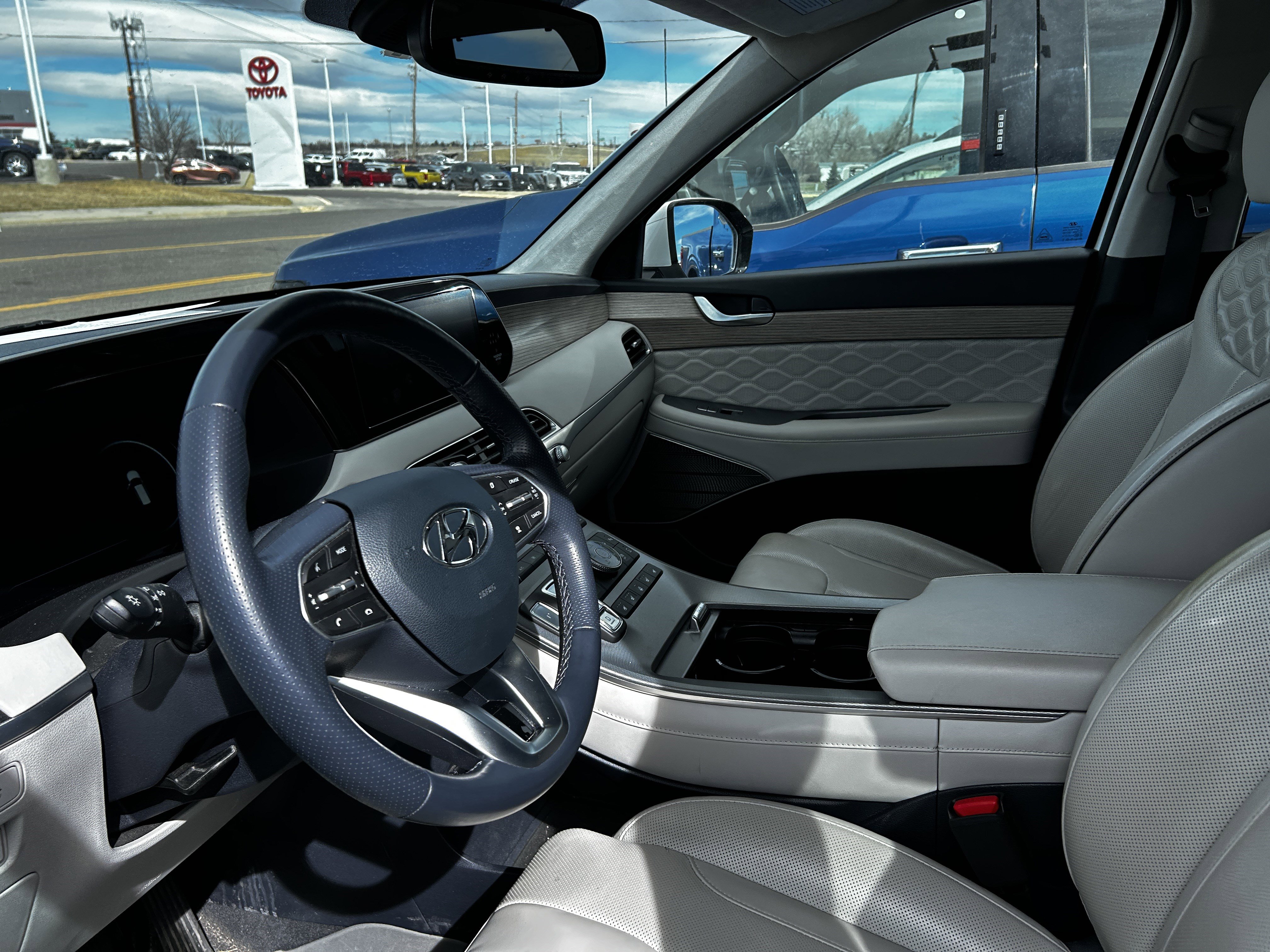 Used 2022 Hyundai Palisade Calligraphy image 8