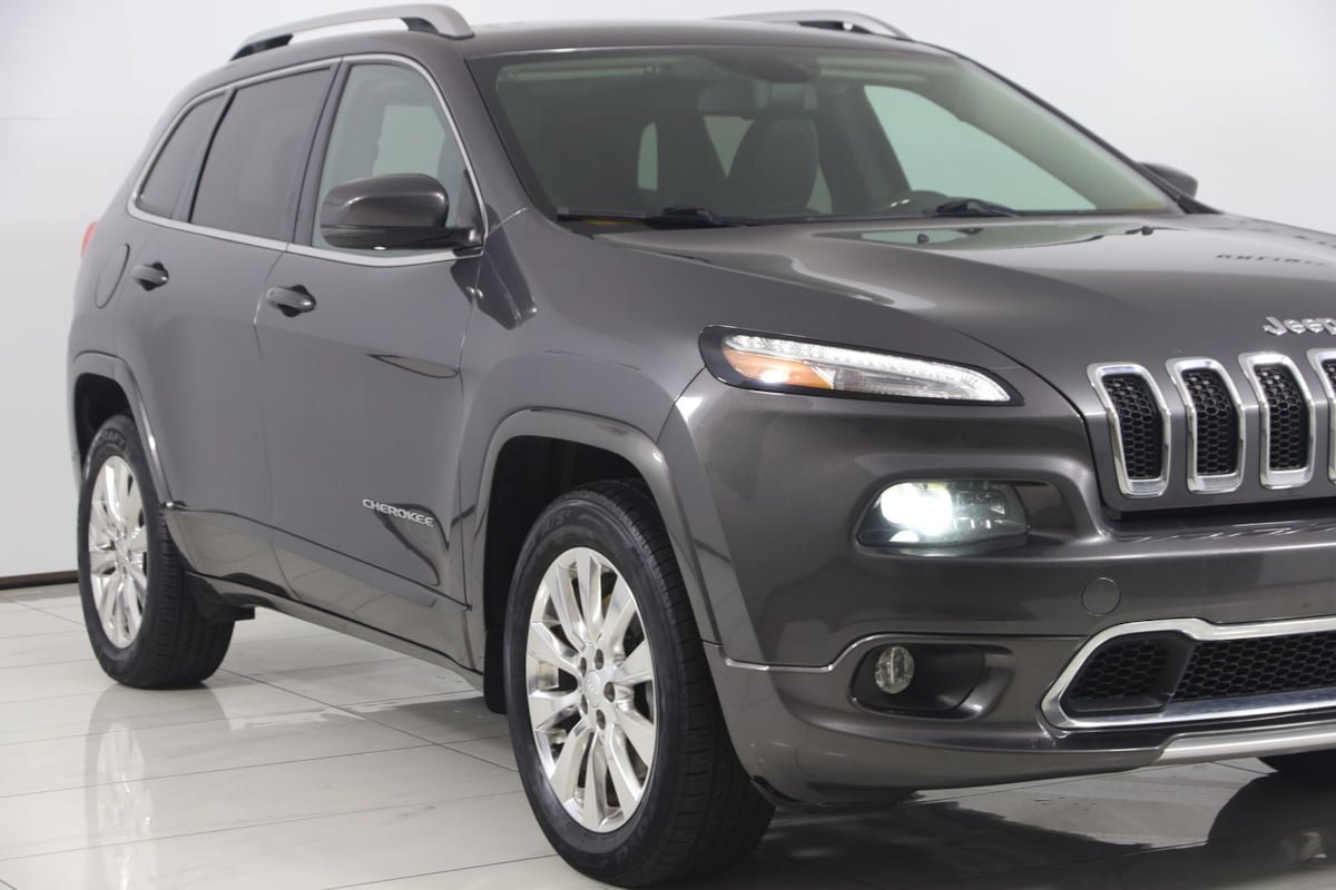 Used 2018 Jeep Cherokee Overland AWD/4WD image 34