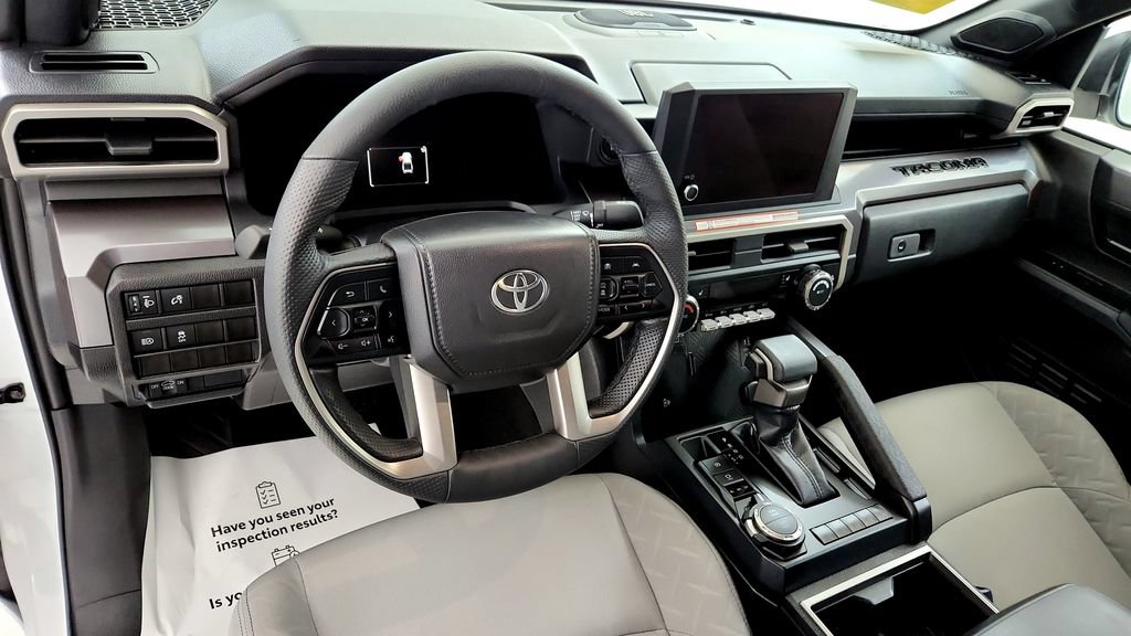 Used 2025 Toyota Tacoma SR5 AWD/4WD image 31