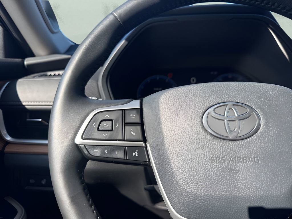 Used 2025 Toyota Grand Highlander AWD image 15