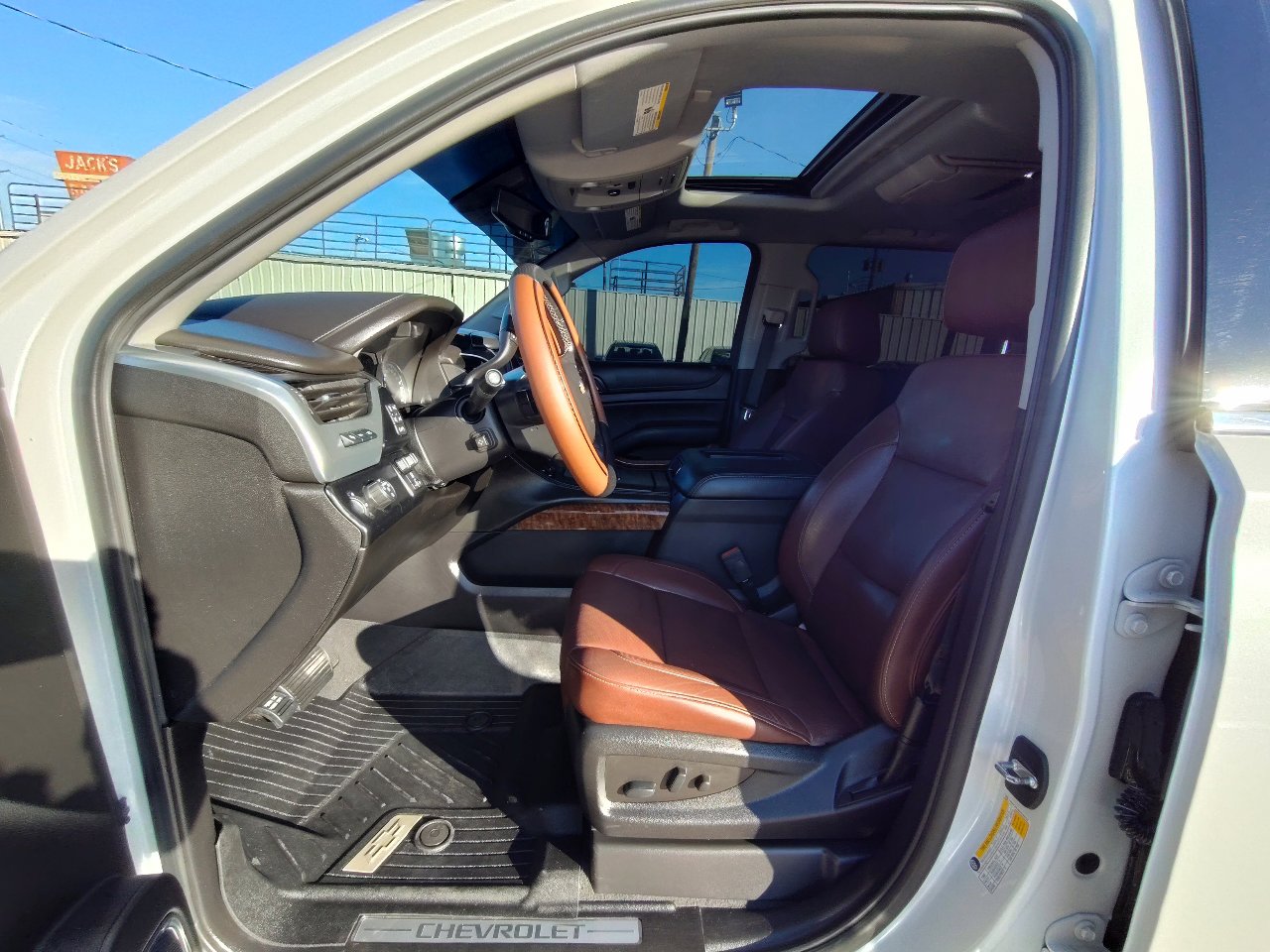 Used 2019 Chevrolet Suburban Premier w/ Premier Plus Edition image 15