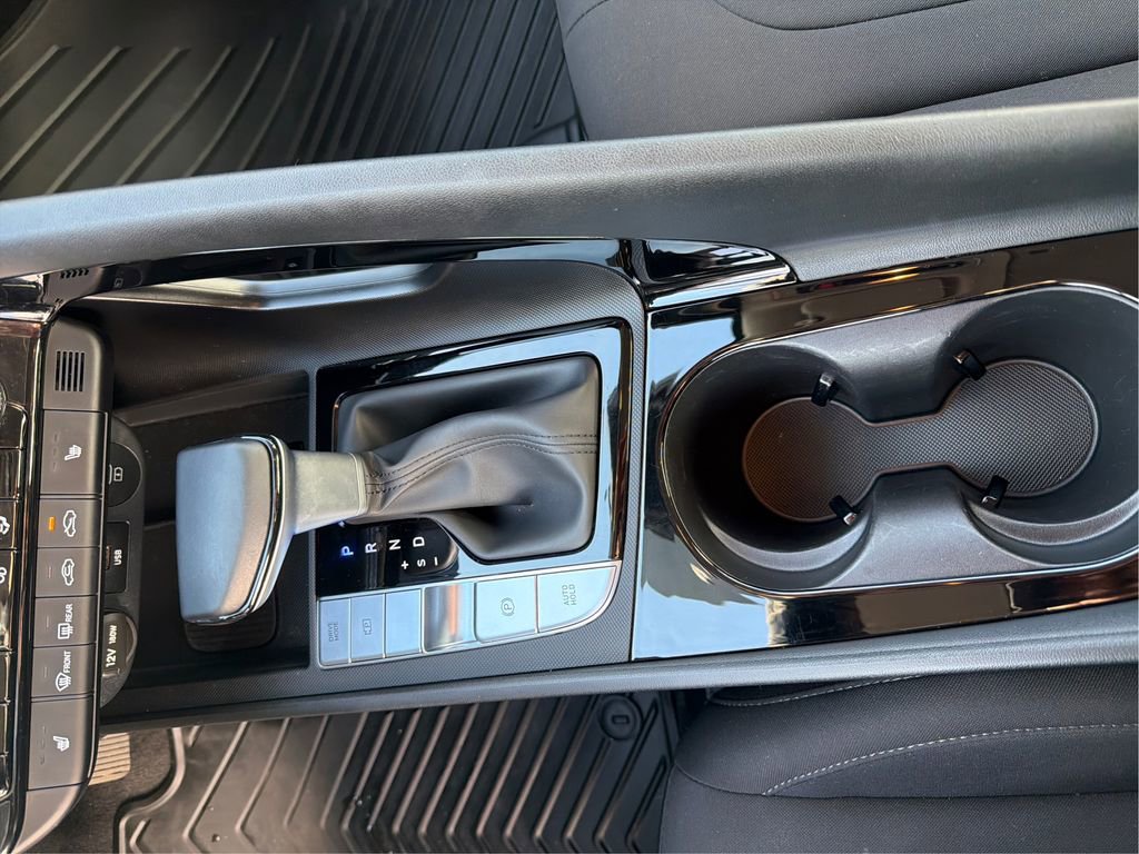 Certified 2025 Hyundai Elantra SEL image 17