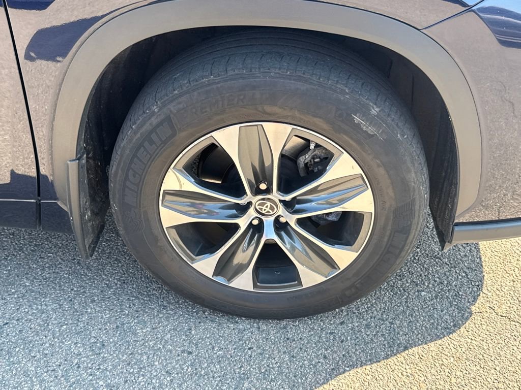 Used 2025 Toyota Highlander XLE image 44