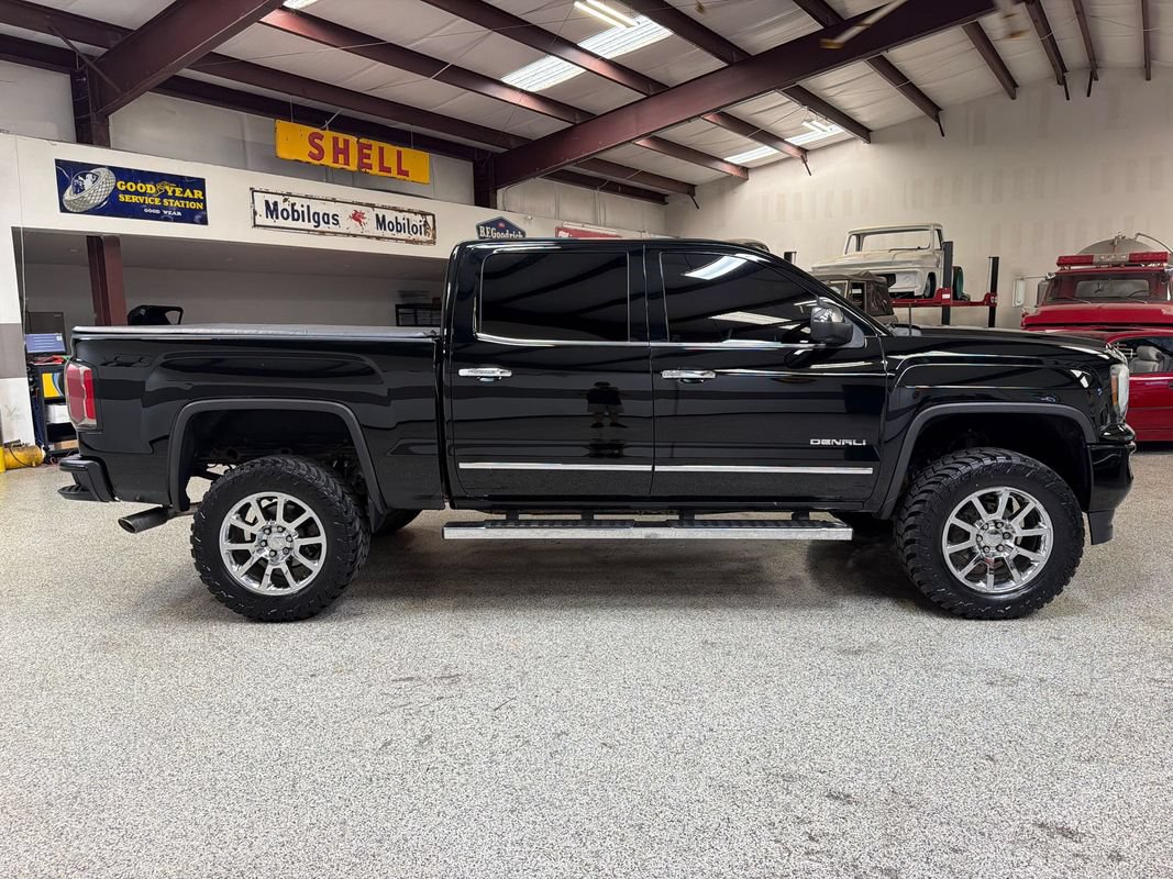 Used 2016 GMC Sierra 1500 Denali w/ Enhanced Driver Alert Package AWD/4WD image 9