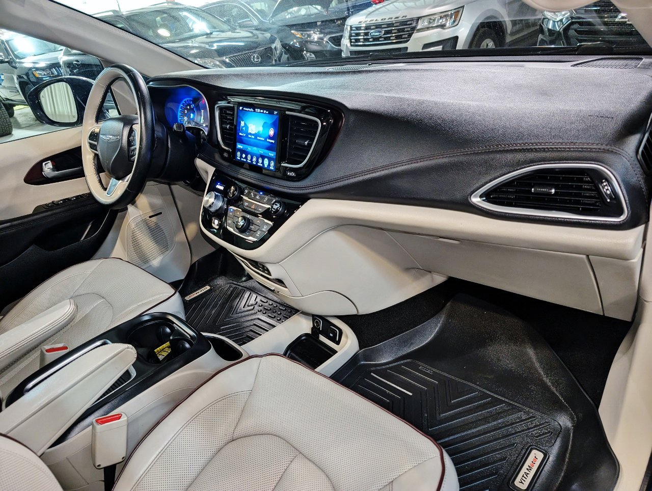 Used 2017 Chrysler Pacifica Limited image 40