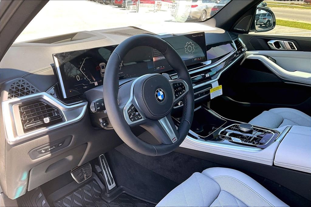 New 2026 BMW X5 xDrive40i w/ M Sport Package AWD/4WD image 5