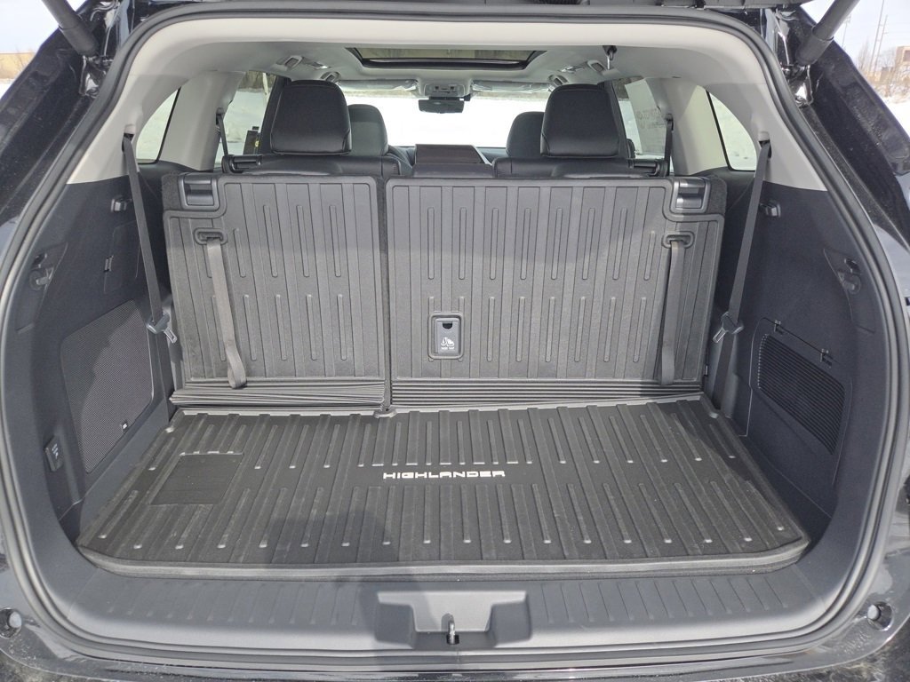 New 2026 Toyota Highlander Platinum image 28