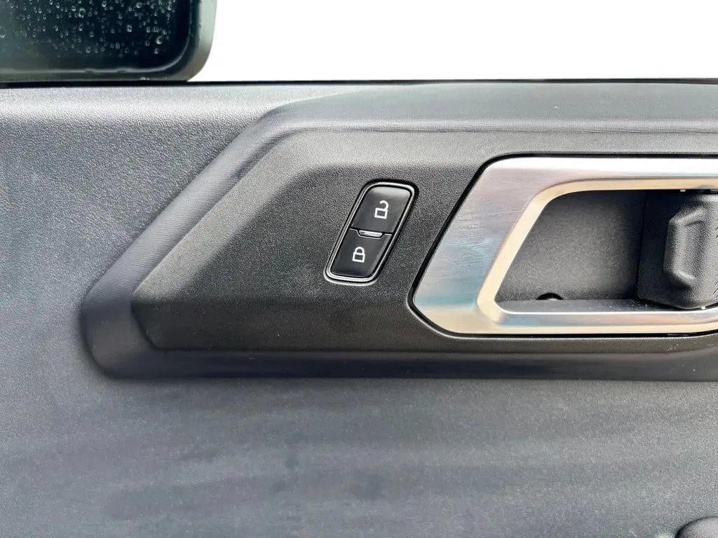 Used 2025 Ford Bronco Outer Banks AWD/4WD image 32