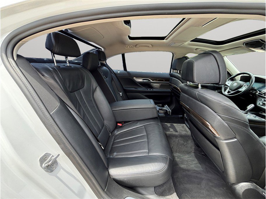 Used 2021 BMW 740i RWD image 46