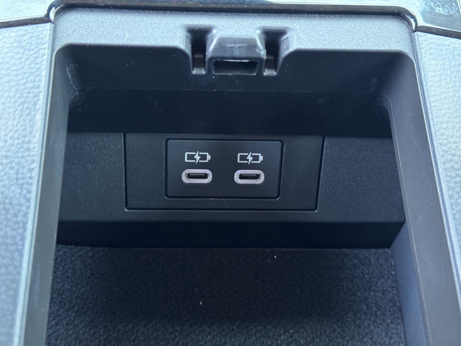 Used 2025 Toyota Prius Plug-In Hybrid XSE FWD image 29