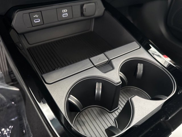 Used 2025 Toyota Prius LE image 25