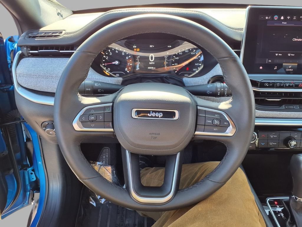 Used 2024 Jeep Compass Latitude w/ Sun and Sound Group AWD/4WD image 15