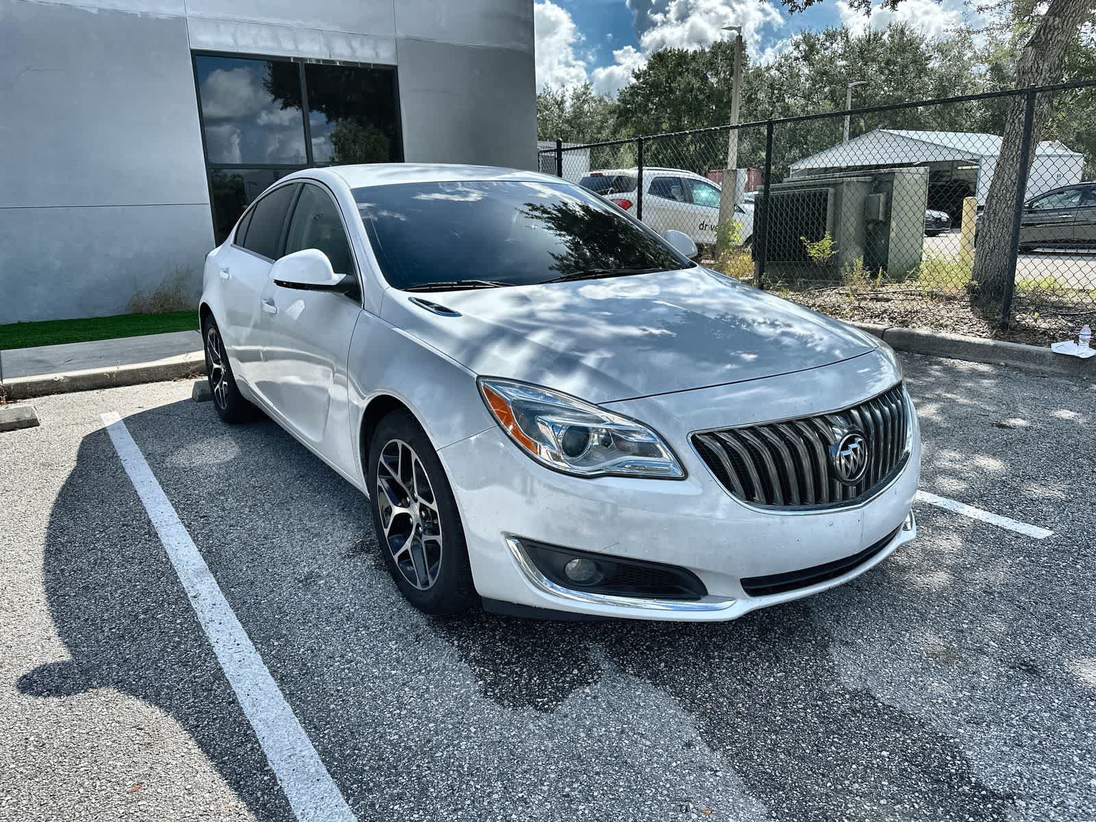 Used 2017 Buick Regal Sport Touring FWD image 11