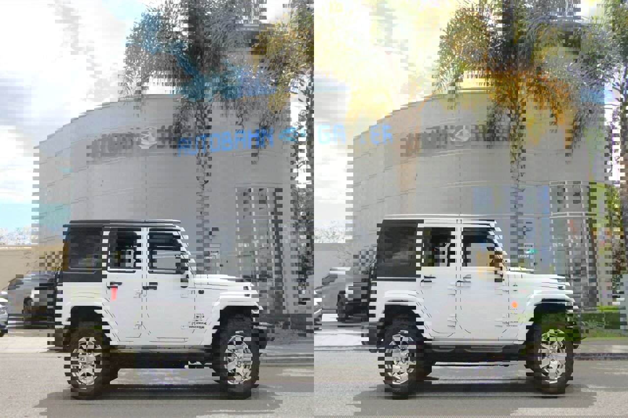 Used 2018 Jeep Wrangler Unlimited Sahara w/ Connectivity Group image 7