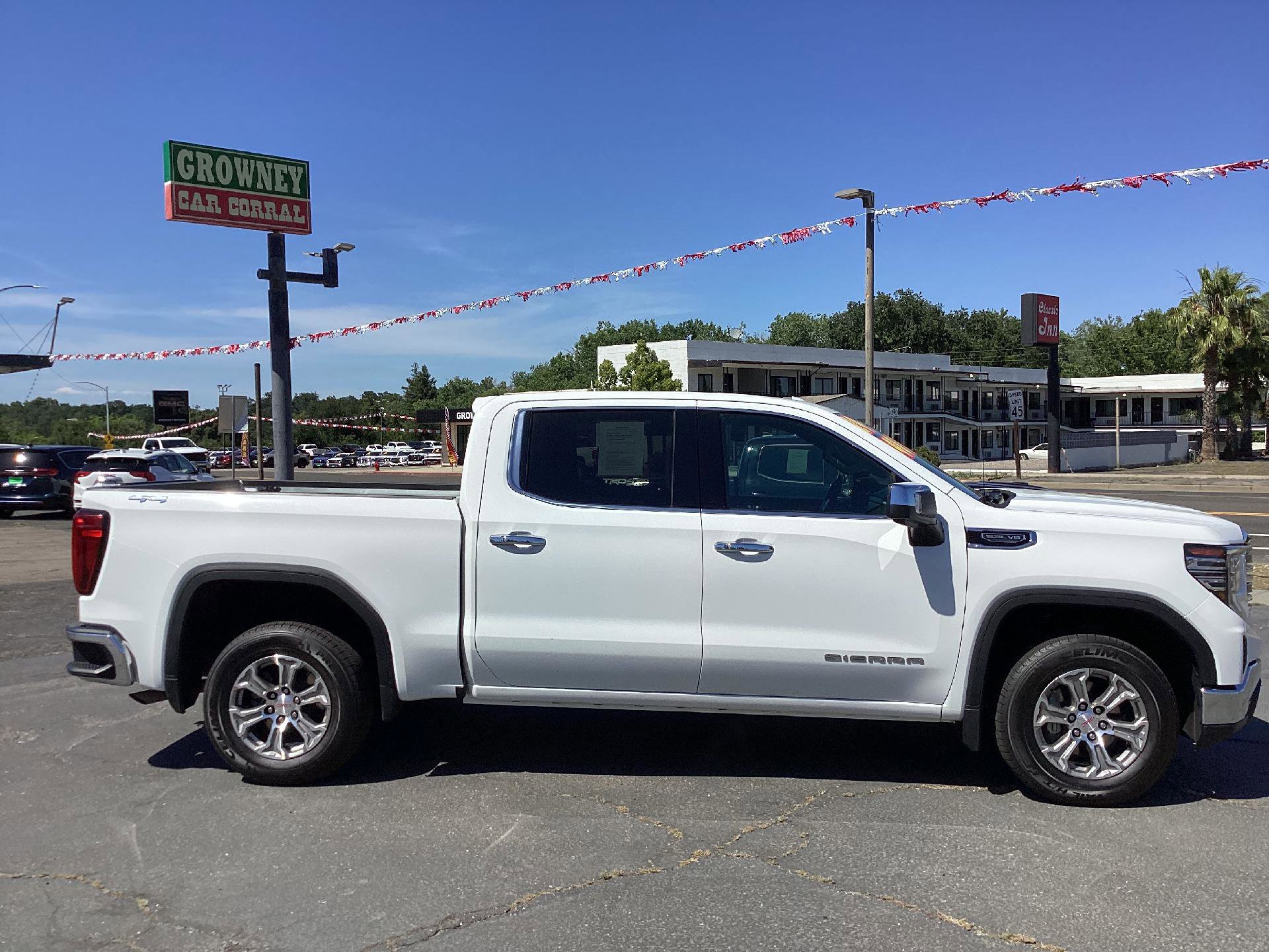 Used 2024 GMC Sierra 1500 SLT AWD/4WD image 2