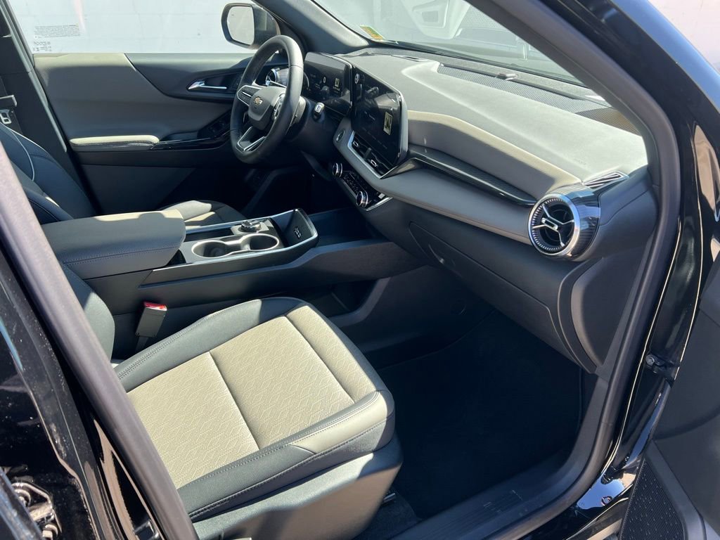 New 2026 Chevrolet Equinox LT w/ Convenience Package II image 24