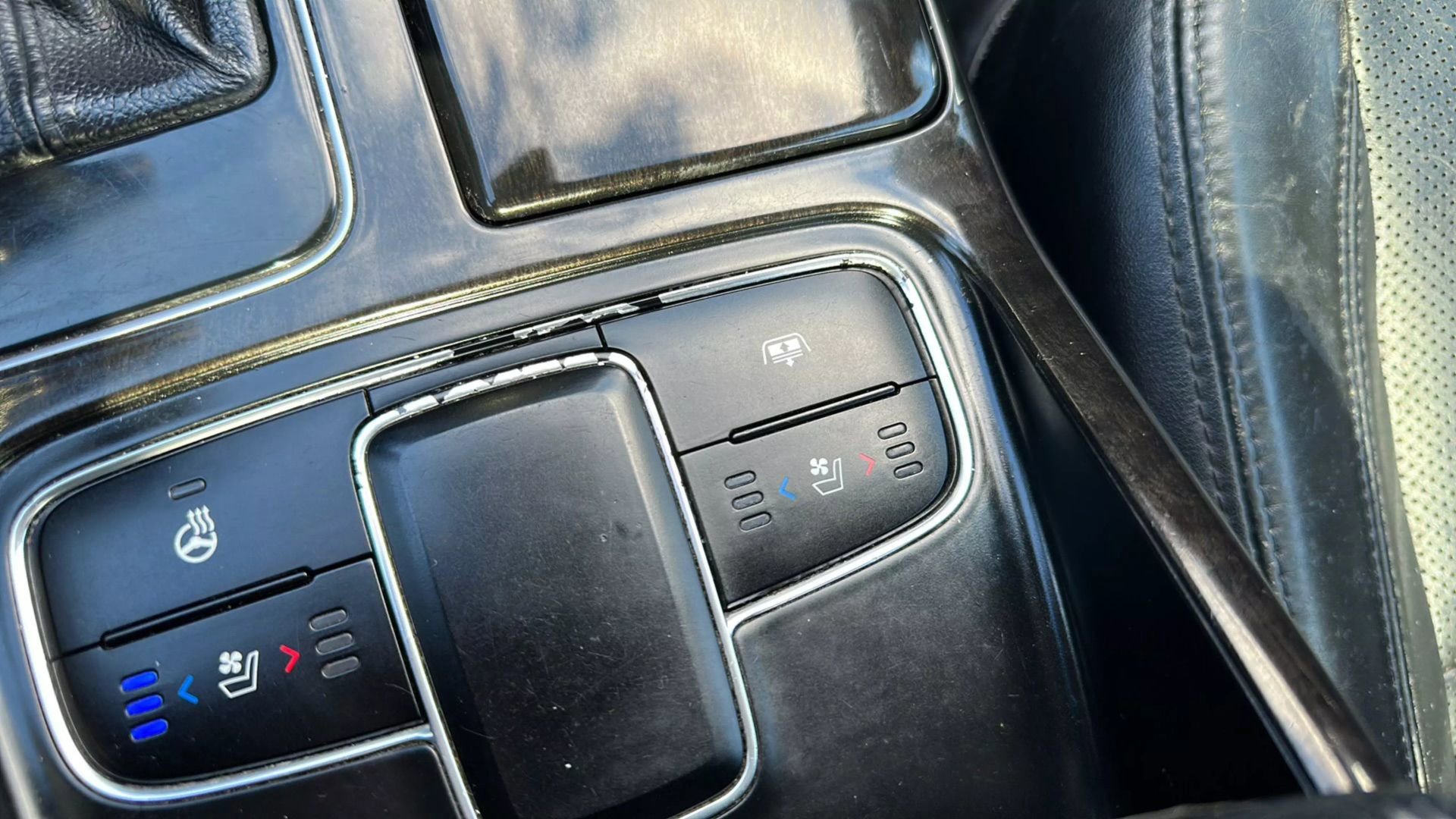 Used 2016 Kia Cadenza Premium image 28