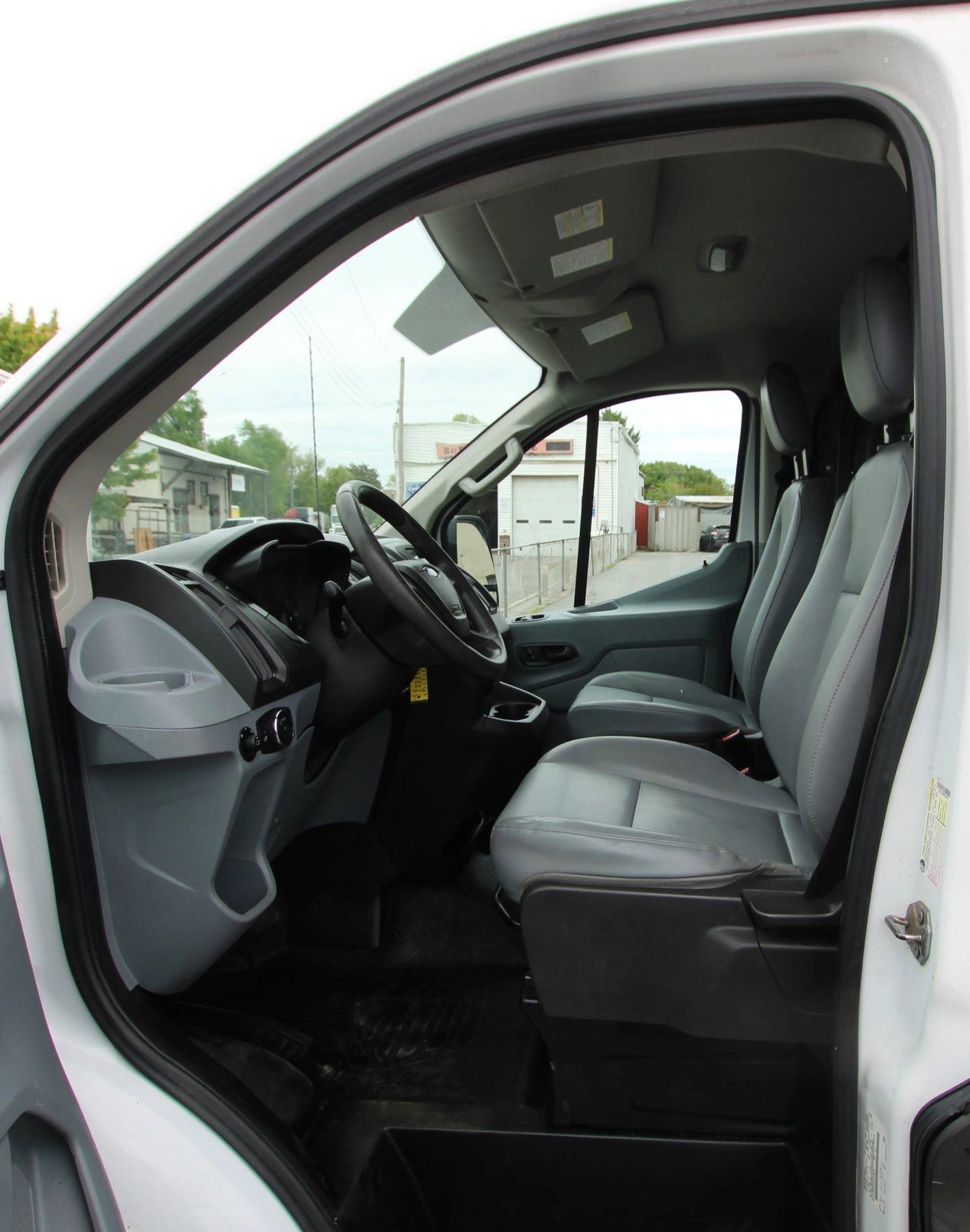 Used 2015 Ford Transit 150 130 Low Roof w/ Exterior Upgrade Package RWD image 9