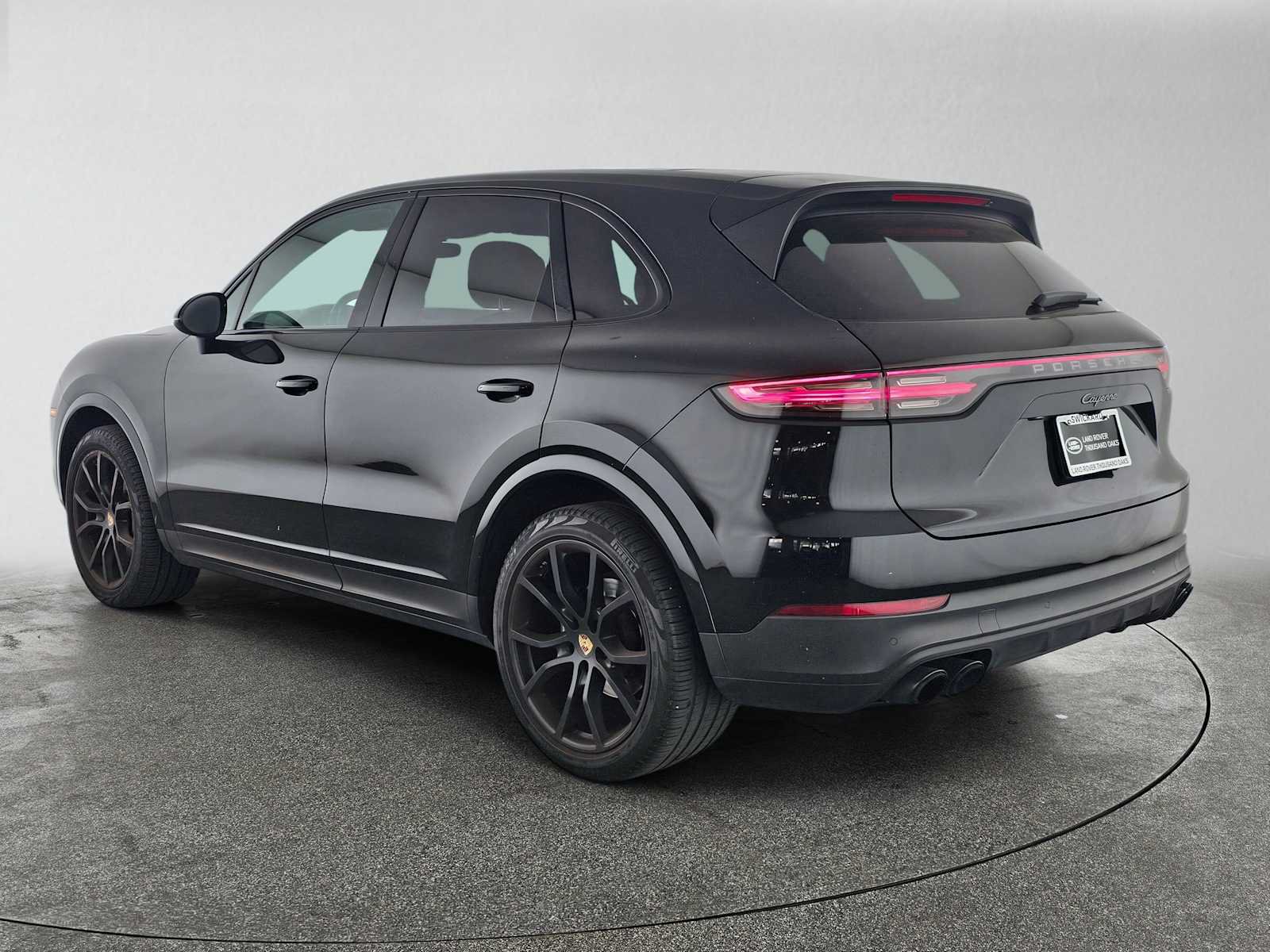 Used 2023 Porsche Cayenne Platinum Edition AWD/4WD image 3