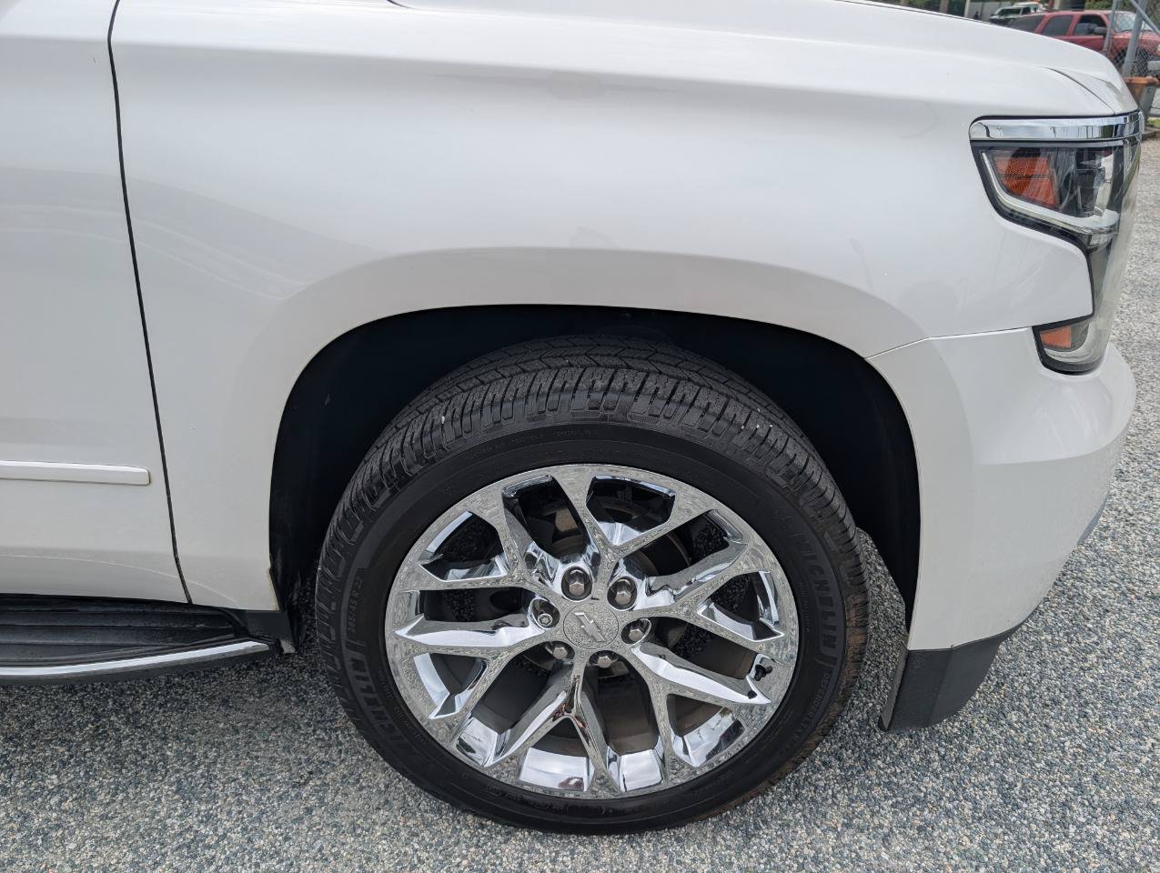 Used 2020 Chevrolet Suburban Premier w/ Premier 6.2L Value Package AWD/4WD image 12
