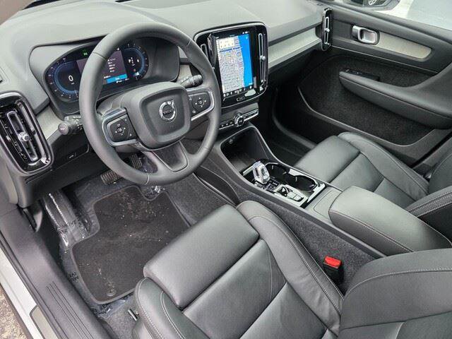 Used 2024 Volvo XC40 B5 Plus image 39