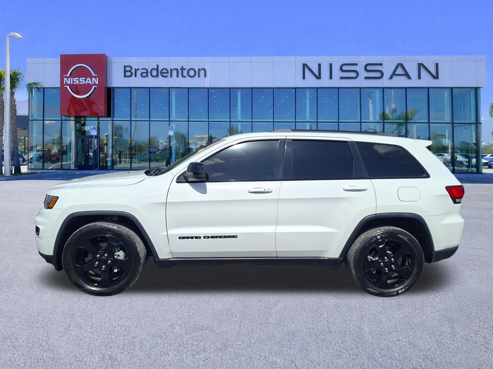 Used 2019 Jeep Grand Cherokee Laredo RWD image 8