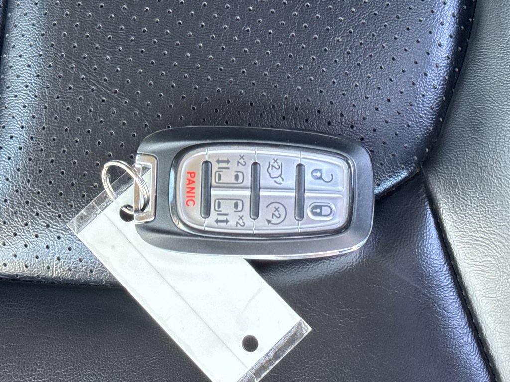 Used 2023 Chrysler Pacifica Touring-L FWD image 26