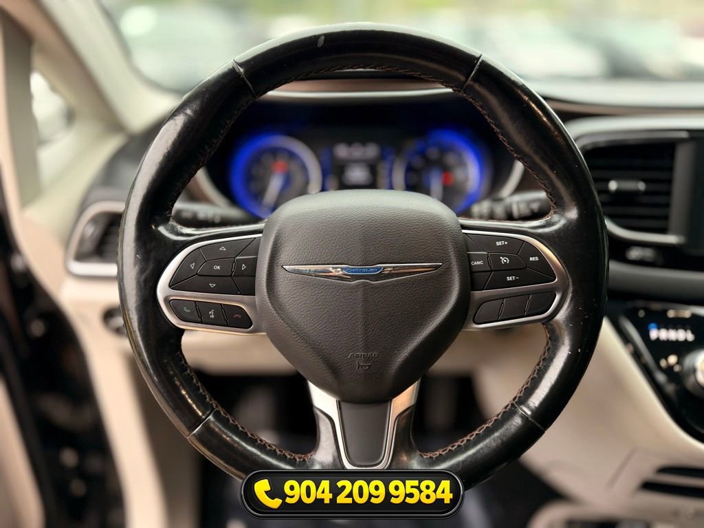 Used 2019 Chrysler Pacifica Touring-L image 14