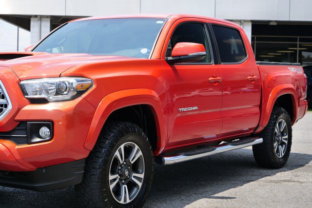 Used 2017 Toyota Tacoma TRD Sport w/ Premium & Technology Package AWD/4WD image 43