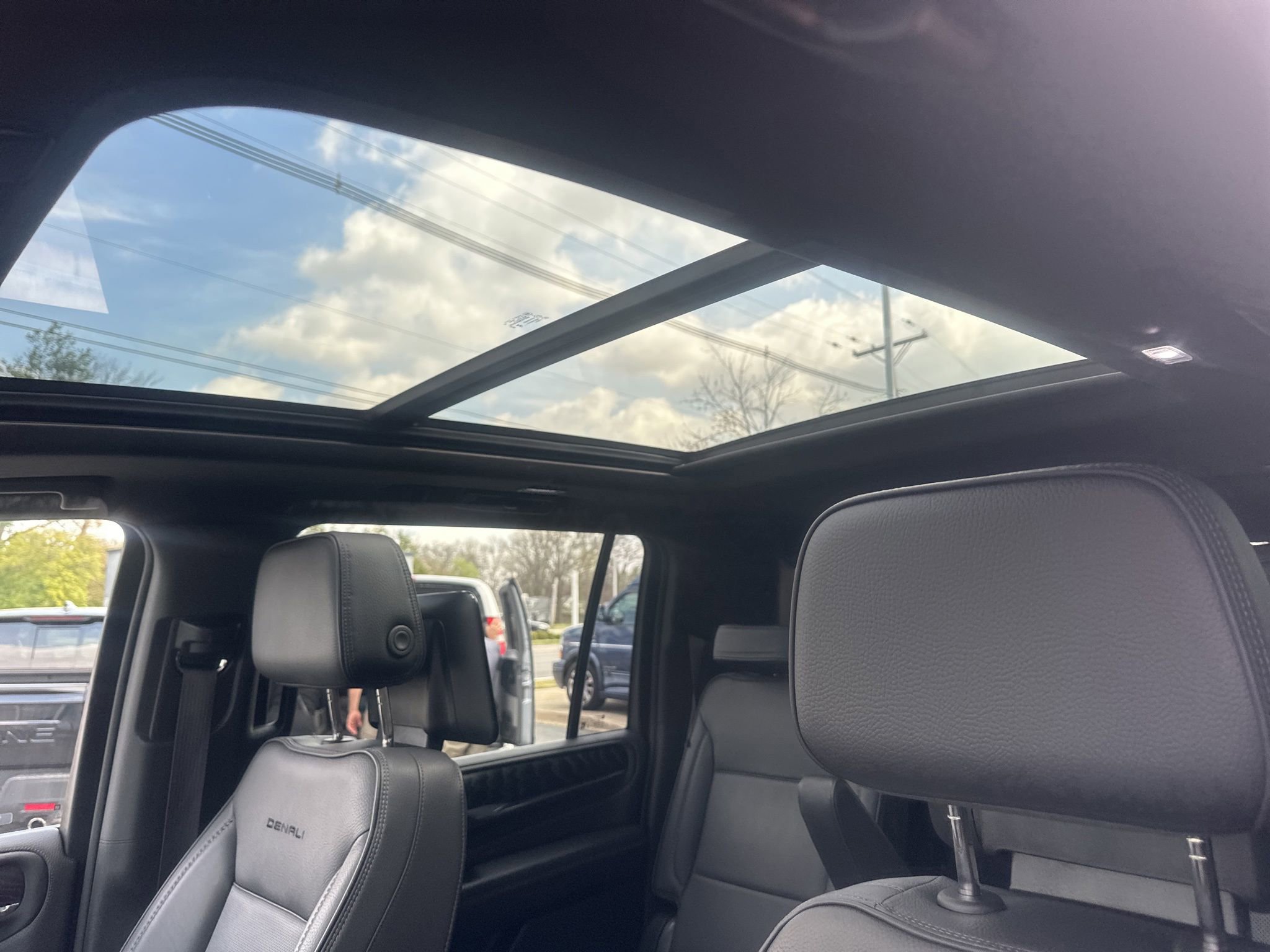 Used 2023 GMC Yukon XL Denali w/ Advanced Technology Package image 41