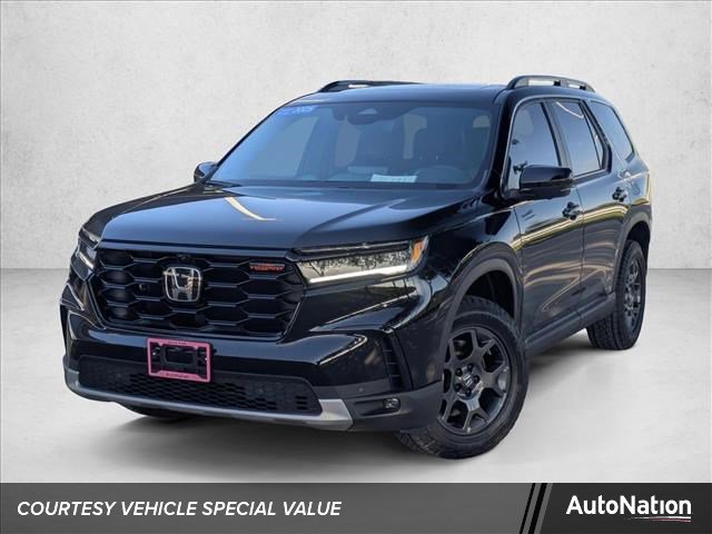 Certified 2025 Honda Pilot TrailSport image 1