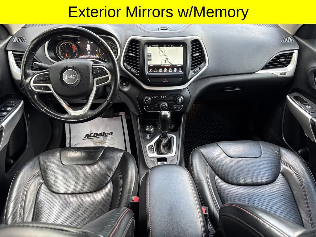 Used 2017 Jeep Cherokee Trailhawk AWD/4WD image 12