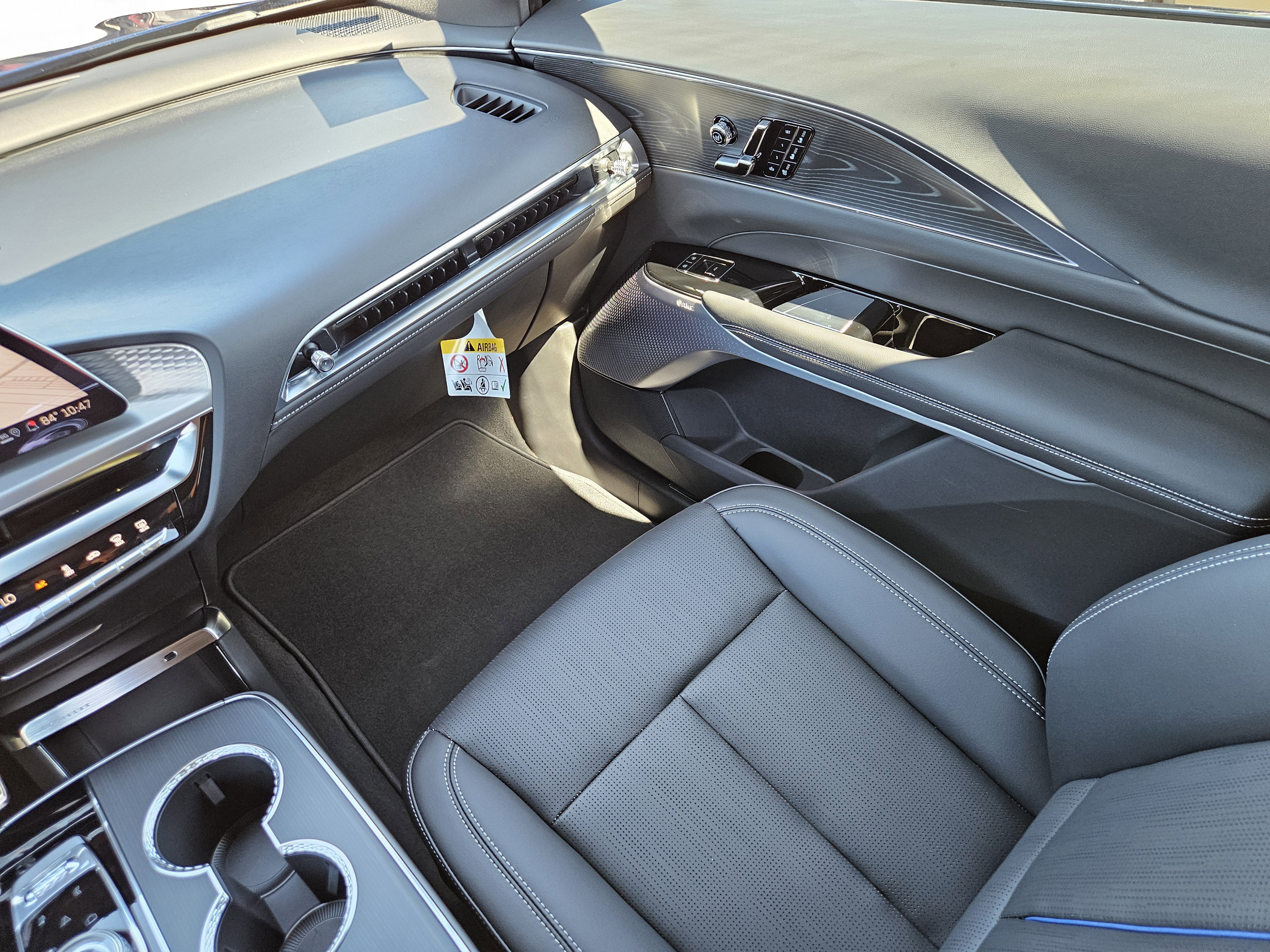 New 2026 Cadillac Lyriq V image 18