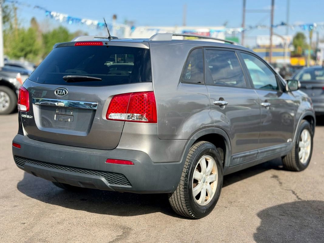 Used 2013 Kia Sorento LX AWD/4WD image 2