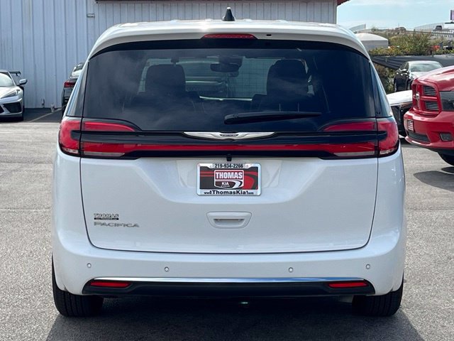 Used 2026 Chrysler Pacifica Select FWD image 11