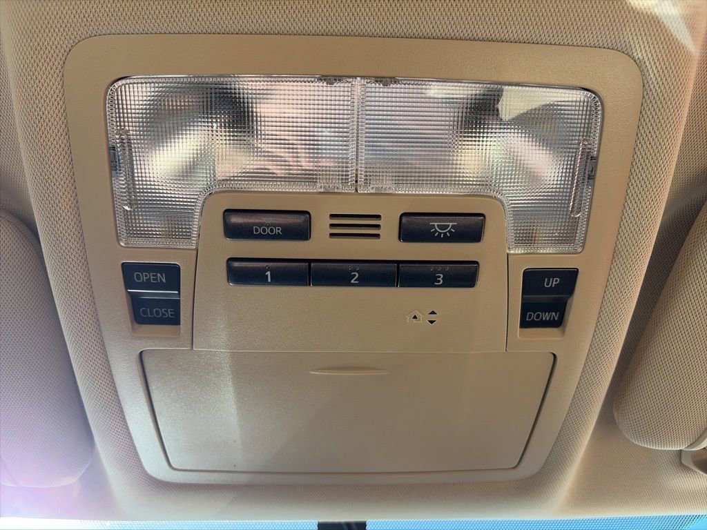 Used 2015 Toyota Highlander Limited image 25