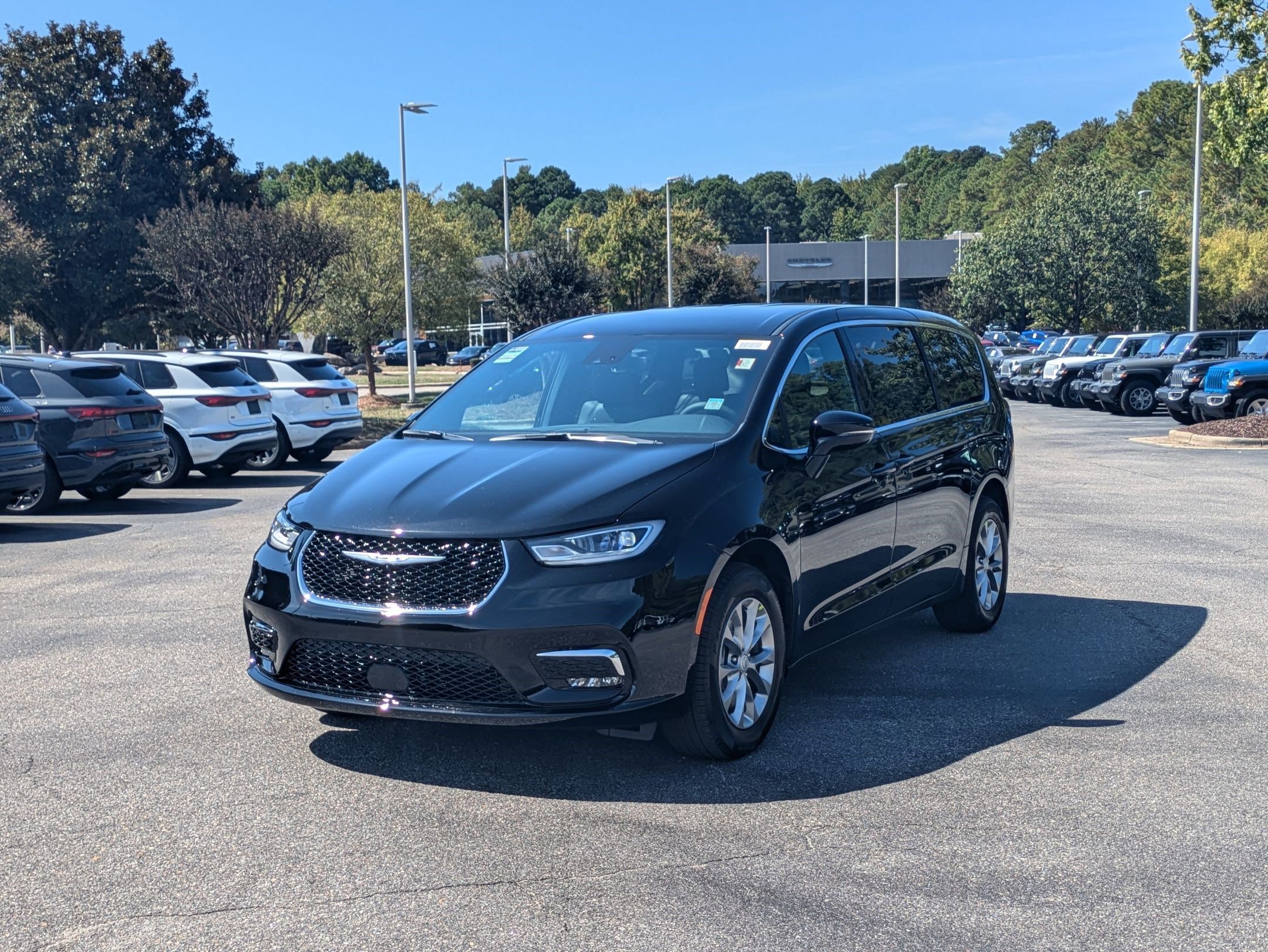 New 2026 Chrysler Pacifica Select