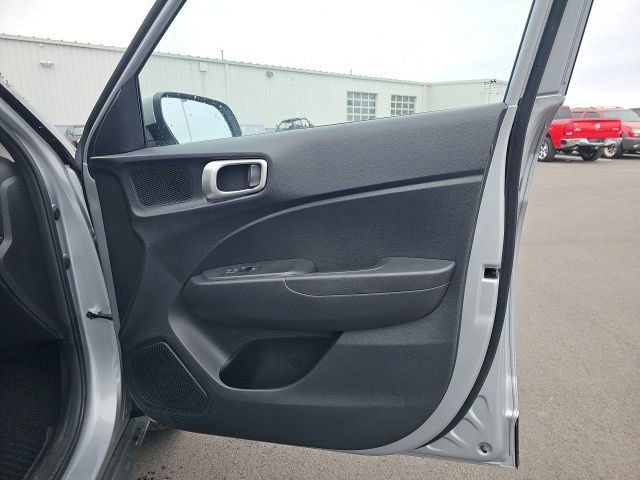 Used 2023 Hyundai Venue SEL image 23